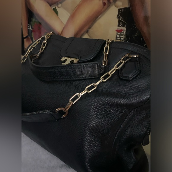 Beautiful Tory Burch 3 piece combo 🔥🖤🖤👜🩴🛍️ - Picture 2 of 14